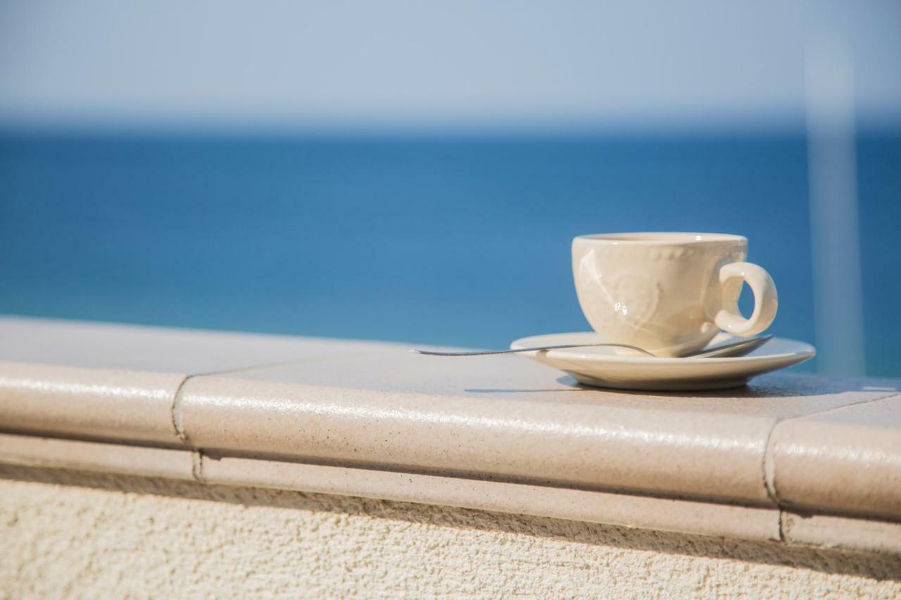 B&B A Due Passi Dal Mare 卡托纳 外观 照片