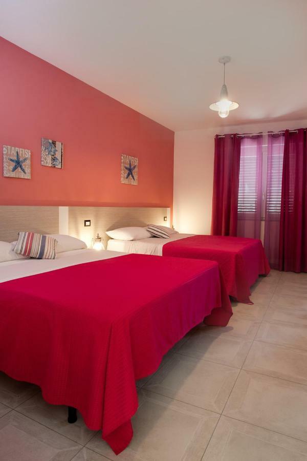 B&B A Due Passi Dal Mare 卡托纳 外观 照片