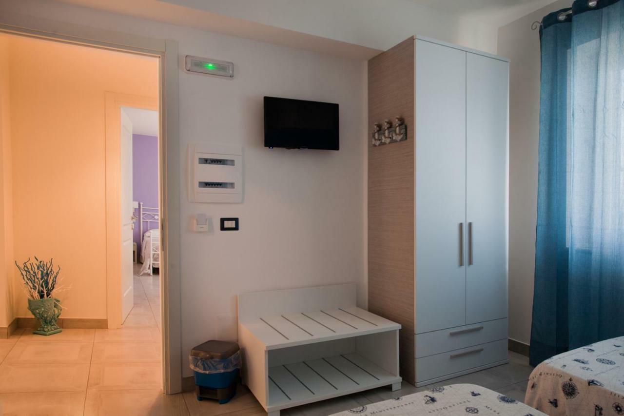 B&B A Due Passi Dal Mare 卡托纳 外观 照片