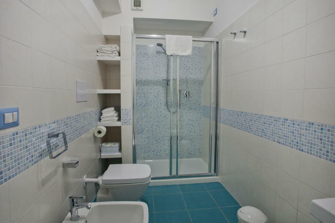B&B A Due Passi Dal Mare 卡托纳 外观 照片