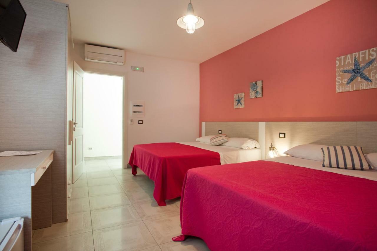 B&B A Due Passi Dal Mare 卡托纳 外观 照片