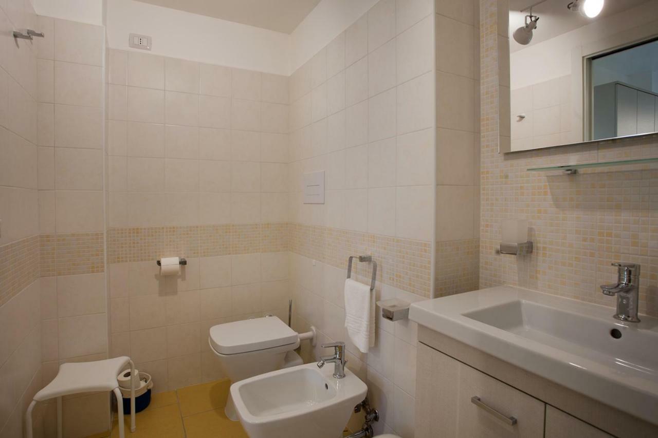 B&B A Due Passi Dal Mare 卡托纳 外观 照片
