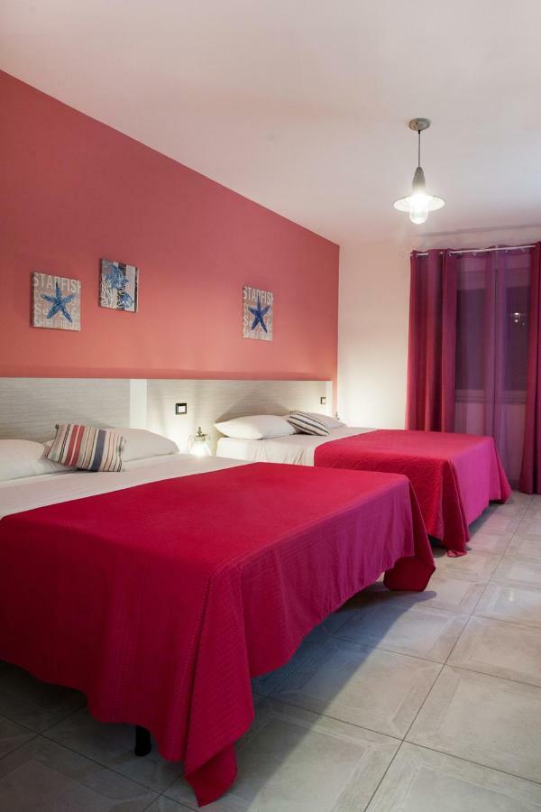 B&B A Due Passi Dal Mare 卡托纳 外观 照片